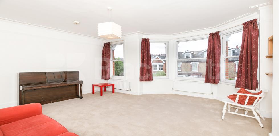 			2 Bedroom, 1 bath, 1 reception Flat			 Goodwyns Vale, Muswell Hill
